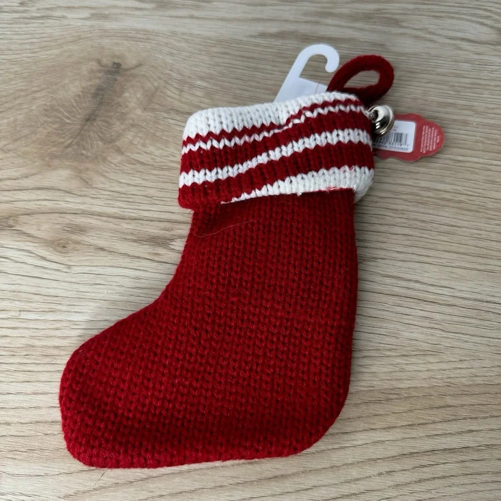 NWT St. Nicholas Square Red Knit Mini 6.5